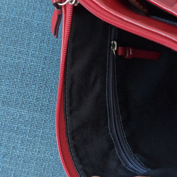 COACH PATENT CROSSBODY EUC - Picture 6 of 13